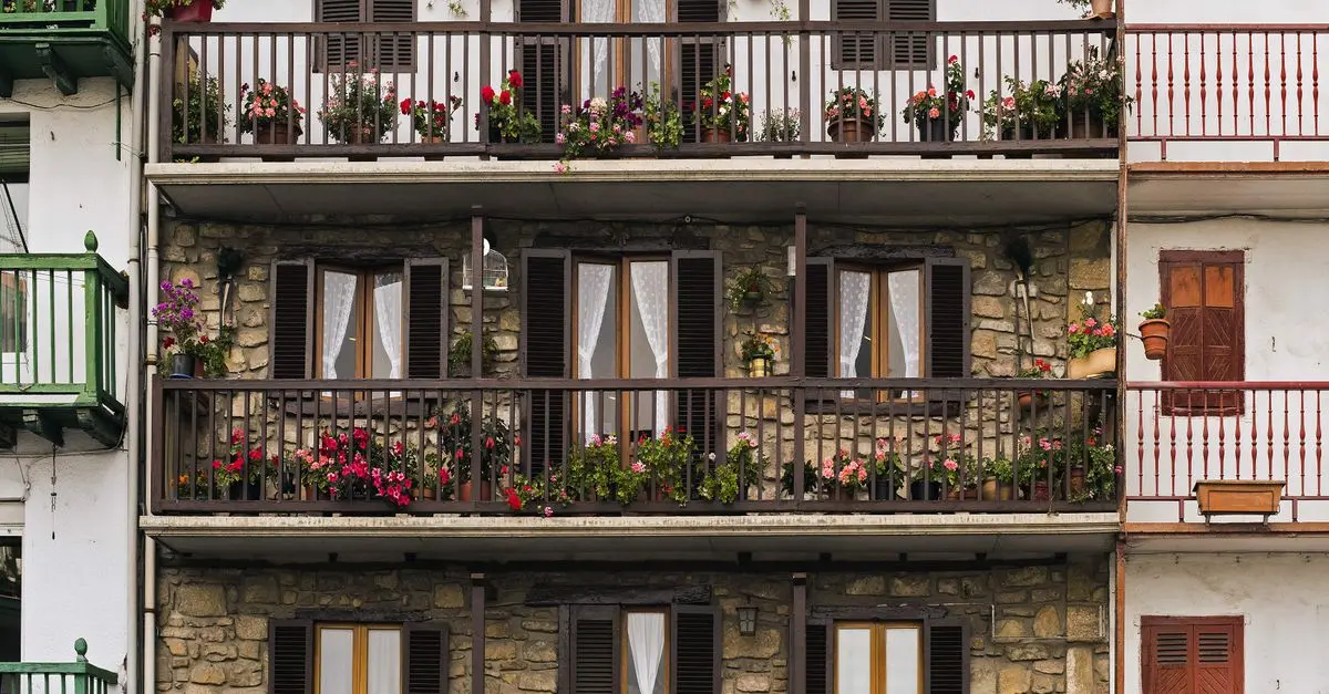 Les meilleures techniques pour jardiner sur un balcon étroit